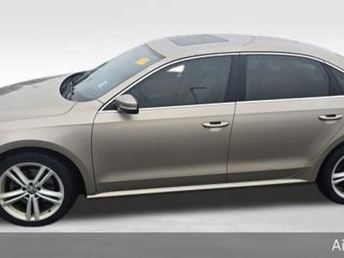 Used 2015 Volkswagen Passat TDI SE image 5