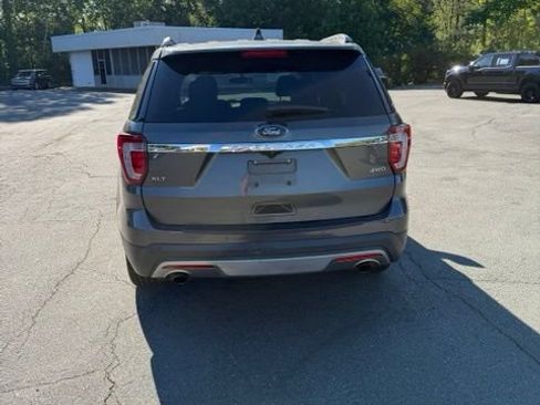 Used 2017 Ford Explorer XLT w/ Equipment Group 202A AWD/4WD image 4