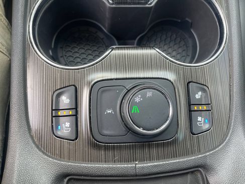 Used 2022 GMC Acadia SLT w/ Elevation Edition FWD image 34
