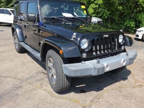 Used 2015 Jeep Wrangler Unlimited Sahara w/ Max Tow Package AWD/4WD image 3