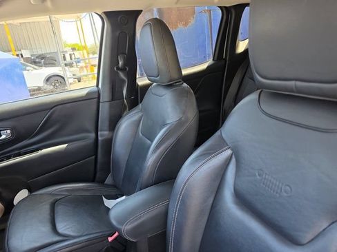 Used 2017 Jeep Renegade Limited FWD image 19