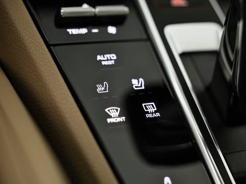 Certified 2023 Porsche Cayenne Coupe AWD/4WD image 39