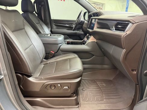 Used 2022 GMC Yukon Denali w/ Max Trailering Package AWD/4WD image 9