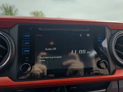 Used 2018 Toyota Tacoma TRD Sport AWD/4WD image 24