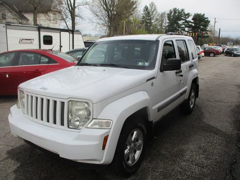 Used 2011 Jeep Liberty Sport w/ Popular Equipment Group AWD/4WD image 2