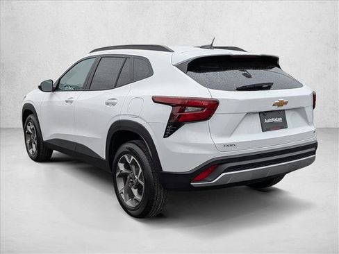 New 2026 Chevrolet Trax LT w/ Sunroof Package image 8
