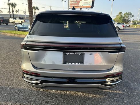 Used 2024 Lincoln Nautilus Reserve image 5