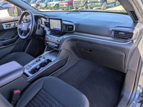 Used 2020 Ford Explorer XLT w/ Comfort Package image 39