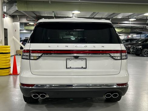 Used 2024 Lincoln Aviator AWD w/ Premium Package image 3