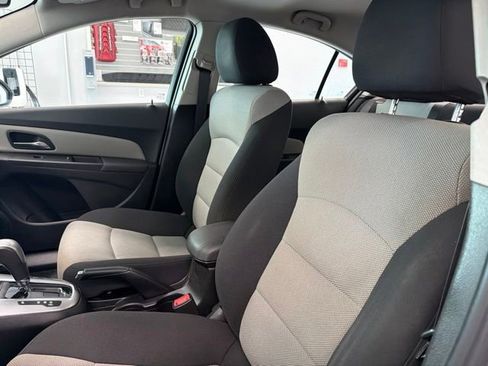 Used 2016 Chevrolet Cruze LS FWD image 13