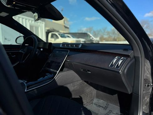 Used 2025 Mercedes-Benz S 580 4MATIC Sedan image 31