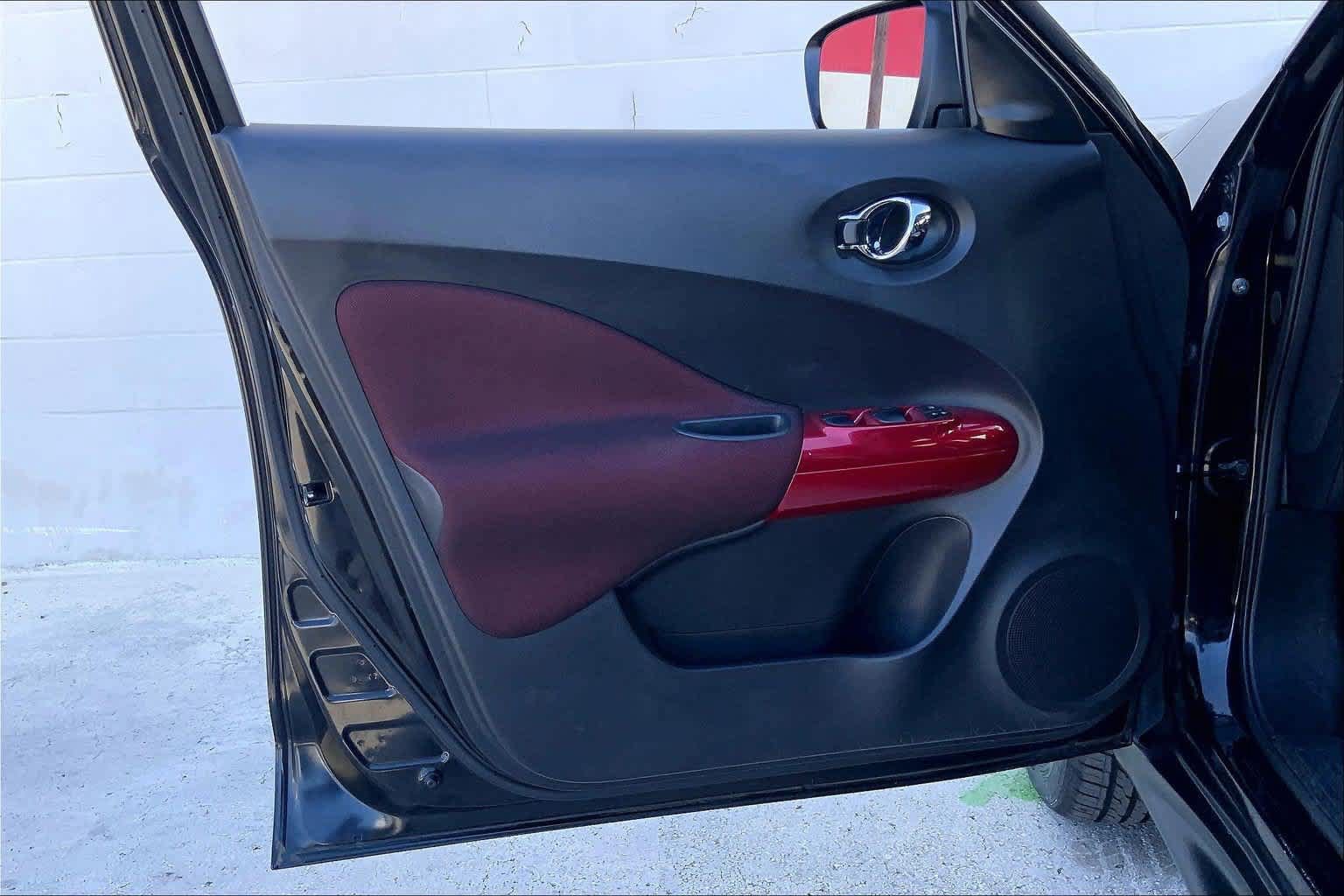 Used 2016 Nissan Juke SV FWD image 27
