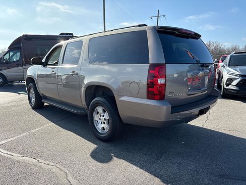 Used 2007 Chevrolet Suburban LT w/ LT Preferred Equipment Group image 3