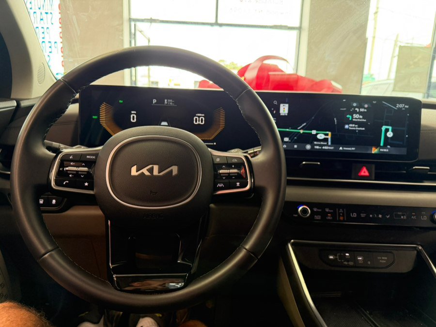Used 2025 Kia Carnival EX FWD image 64