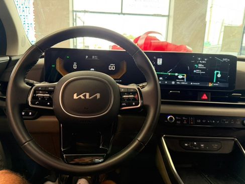 Used 2025 Kia Carnival EX FWD image 64