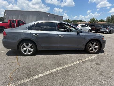Used 2013 Volkswagen Passat 2.5 SE FWD image 2