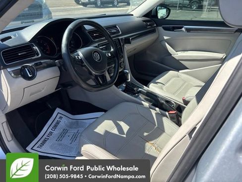 Used 2018 Volkswagen Passat 2.0T SE w/ SE Lighting Package FWD image 12