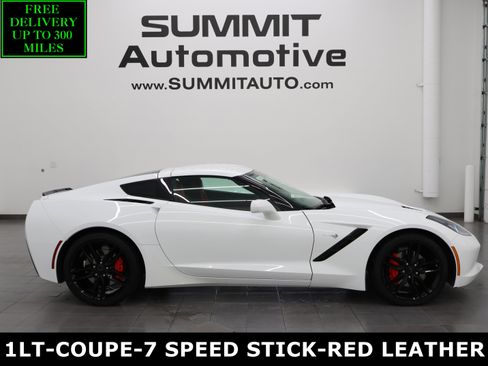 Used 2019 Chevrolet Corvette Stingray Coupe w/ 1LT RWD image 1