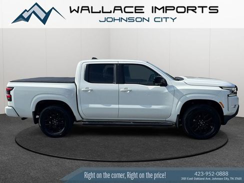 Used 2023 Nissan Frontier SV w/ Midnight Edition Package AWD/4WD image 6