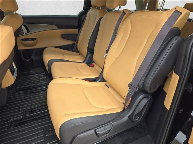 Used 2024 Kia Carnival LX FWD image 18