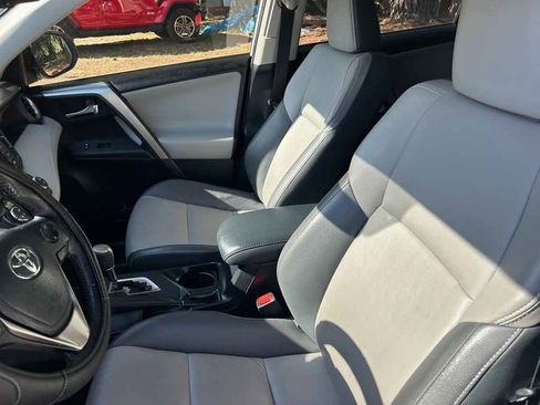 Used 2015 Toyota RAV4 Limited image 9