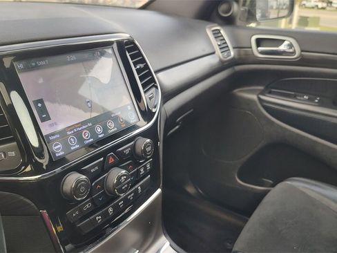 Used 2019 Jeep Grand Cherokee Altitude image 23