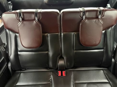 Used 2020 Ford Explorer Platinum w/ Premium Technology Package image 24