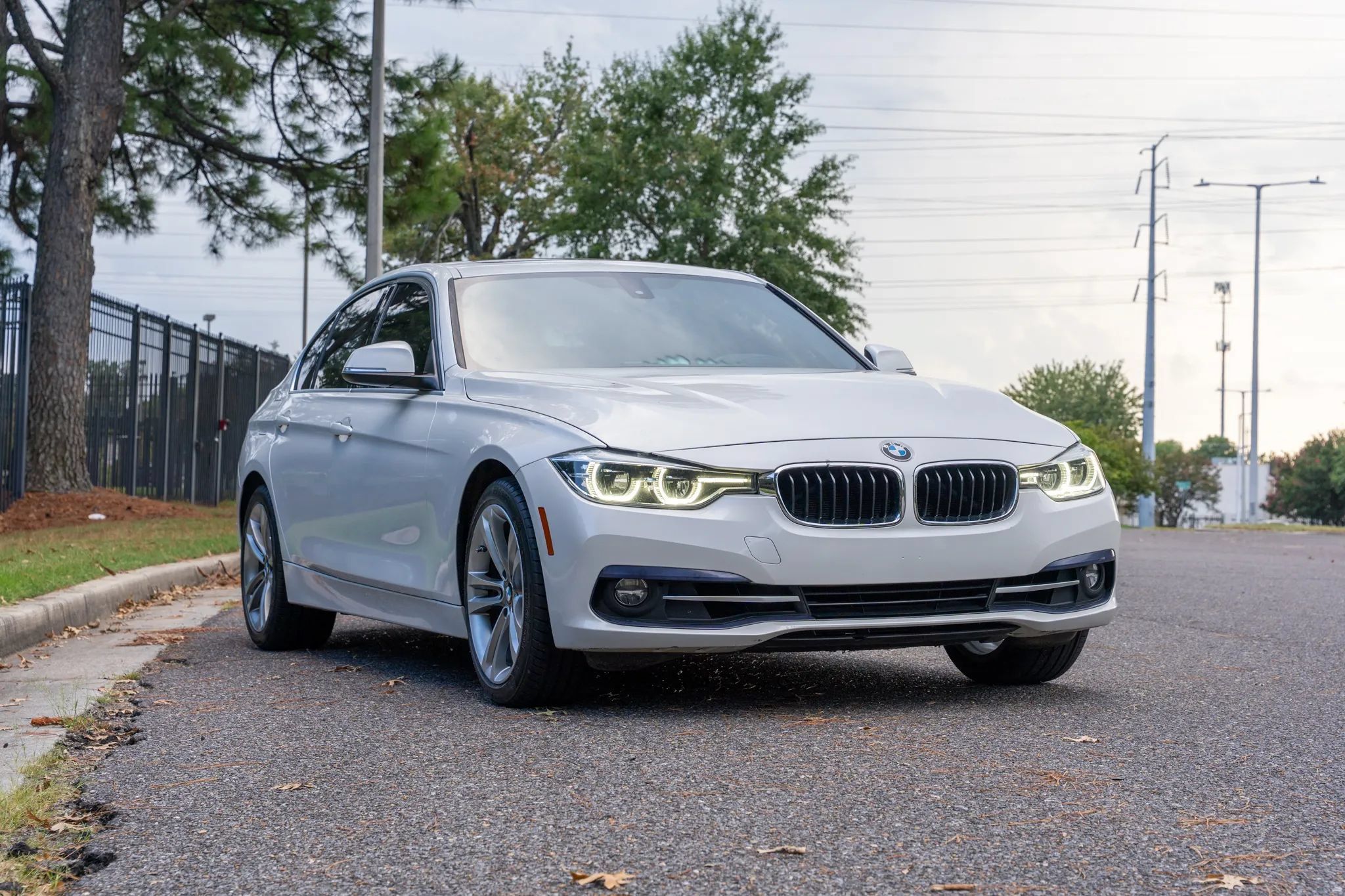 Used 2018 BMW 330i Sedan RWD image 3