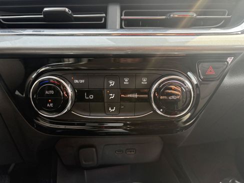 Used 2025 Chevrolet Trax LT FWD image 26