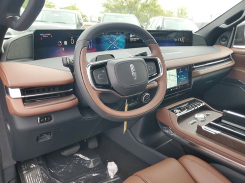 New 2026 Lincoln Navigator L Reserve AWD/4WD image 14