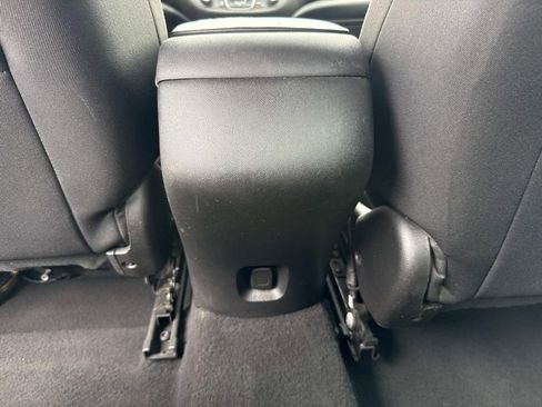 Used 2021 Chevrolet Malibu LS FWD image 18