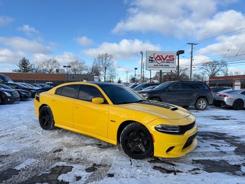 Used 2017 Dodge Charger R/T image 1