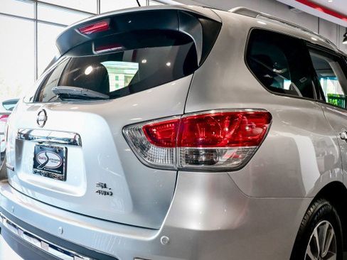 Used 2014 Nissan Pathfinder SL w/ SL Tech Package AWD/4WD image 11
