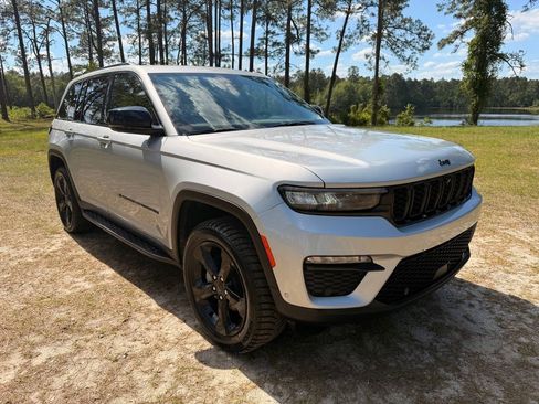 Used 2024 Jeep Grand Cherokee Limited w/ Luxury Tech Group II AWD/4WD image 7