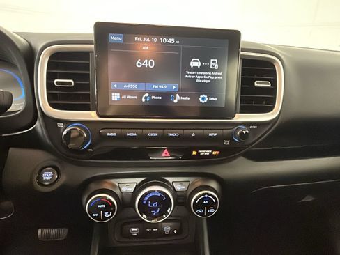 Used 2026 Hyundai Venue SEL FWD image 25