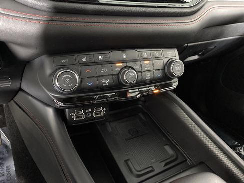 Used 2023 Dodge Durango R/T image 32