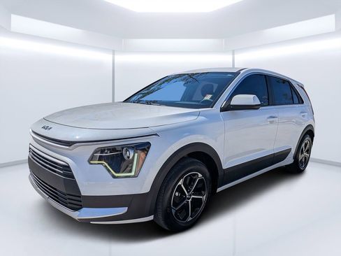 Used 2024 Kia Niro LX image 7