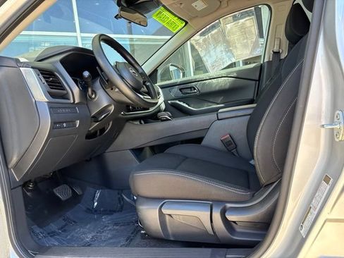 Used 2024 Nissan Rogue S FWD image 12