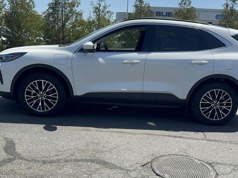 New 2023 Ford Escape SE w/ PHEV Premium Package FWD image 4