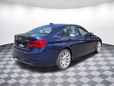 Used 2018 BMW 320i xDrive Sedan w/ Sport Package AWD/4WD image 9