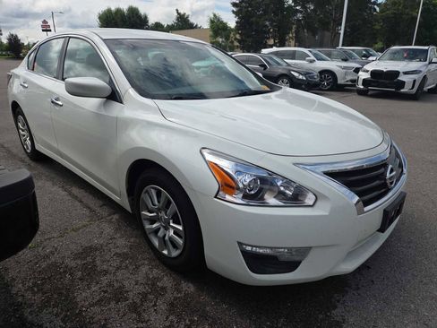 Used 2015 Nissan Altima 2.5 S w/ Power Driver Seat Package FWD image 1