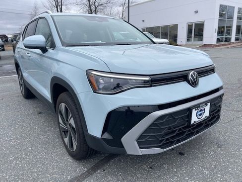 New 2026 Volkswagen Taos SE AWD/4WD image 2