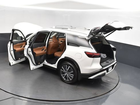Used 2025 INFINITI QX60 Sensory w/ Vision Package AWD/4WD image 2