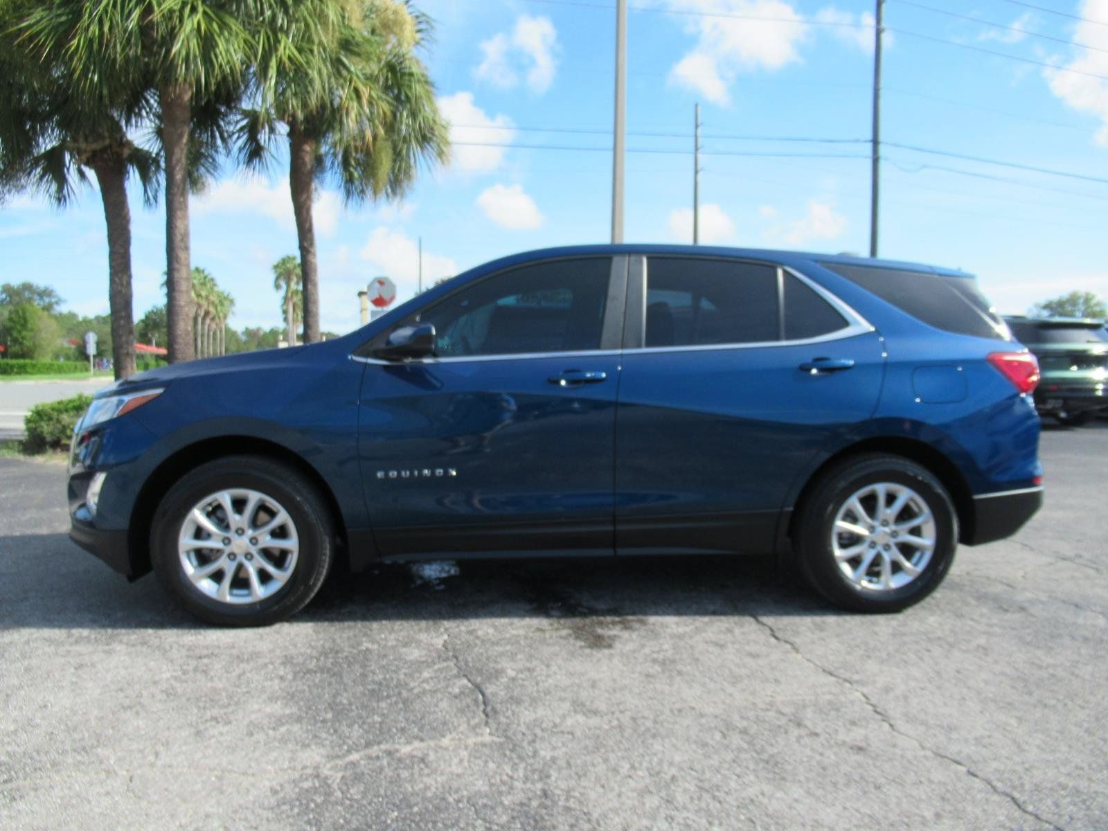 Used 2021 Chevrolet Equinox LT AWD/4WD image 2