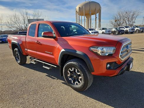 Used 2016 Toyota Tacoma TRD Off-Road w/ Towing Package image 10