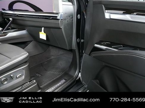 Certified 2026 Cadillac Escalade Luxury AWD/4WD image 24