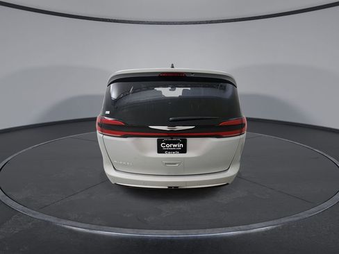 New 2026 Chrysler Pacifica Select image 7