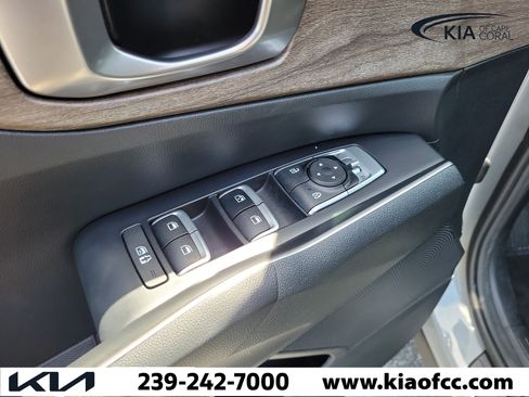 Certified 2022 Kia Sorento S w/ Panoramic Sunroof Package AWD/4WD image 25