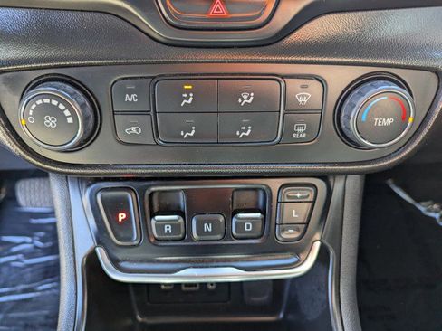 Used 2020 GMC Terrain SLE AWD/4WD image 20