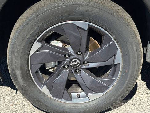 Used 2025 Nissan Rogue SV FWD image 32